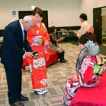 成人の日に茶道知って　井上仡さんが呈茶席