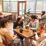 カフェでゆったり交流　　城北地区 足湯のある精進料理店