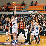 声援、拍手、手作り募金箱…　　初ホーム戦 支えるファン　　新生・和歌山トライアンズ