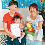 英語に親しむ読み聞かせ　ママユニット「ココブックス」　市民図書館でおはなし会