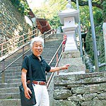 紀三井寺の石灯ろう復活　地元の洋画家 中尾安希さん　国体前に寄付集め修復