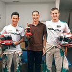 カーレース 支え続ける　紀の川市の南出耕作さん　整骨院営みトレーナー活動