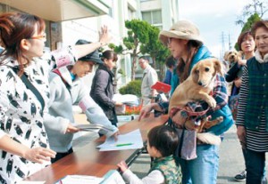 子ども版 〜 ペットと一緒に避難訓練　福島小学校  災害に備えしつけを