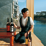 水辺盛り上げる日本酒バー　武内淳さん　県職員からマスターに