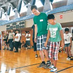運動会で国際交流　海友会 オーストリア青年と絆深める
