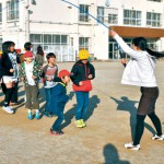 鳴滝小 絆深める長縄大会