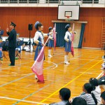 川永小　消防団の音楽と劇で防火学習