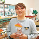 旅するきのこちゃんが人気　手作り作家大久保さん考案