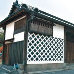 城下町風情漂う長屋門 岡公園に