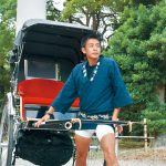 人力車で日本縦断中の阿部さん 日前宮に