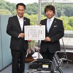 近畿在宅介護協会　和歌山市へ車いす寄贈