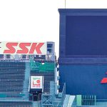 甲子園になぜオークワの看板？