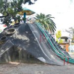 なぜ岡公園の滑り台は急？