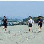 ビーチ陸上を五輪種目に ～ 浜の宮で100㍍走計測会
