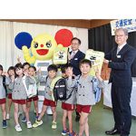 新小1に黄色いランドセルカバー