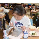 アジ丸ごと いただきます 〜 加太小学校 魚をおいしく食べる授業