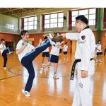 【和歌山】県和商でテコンドー体験 〜 伝統武道通じ 日韓国際交流